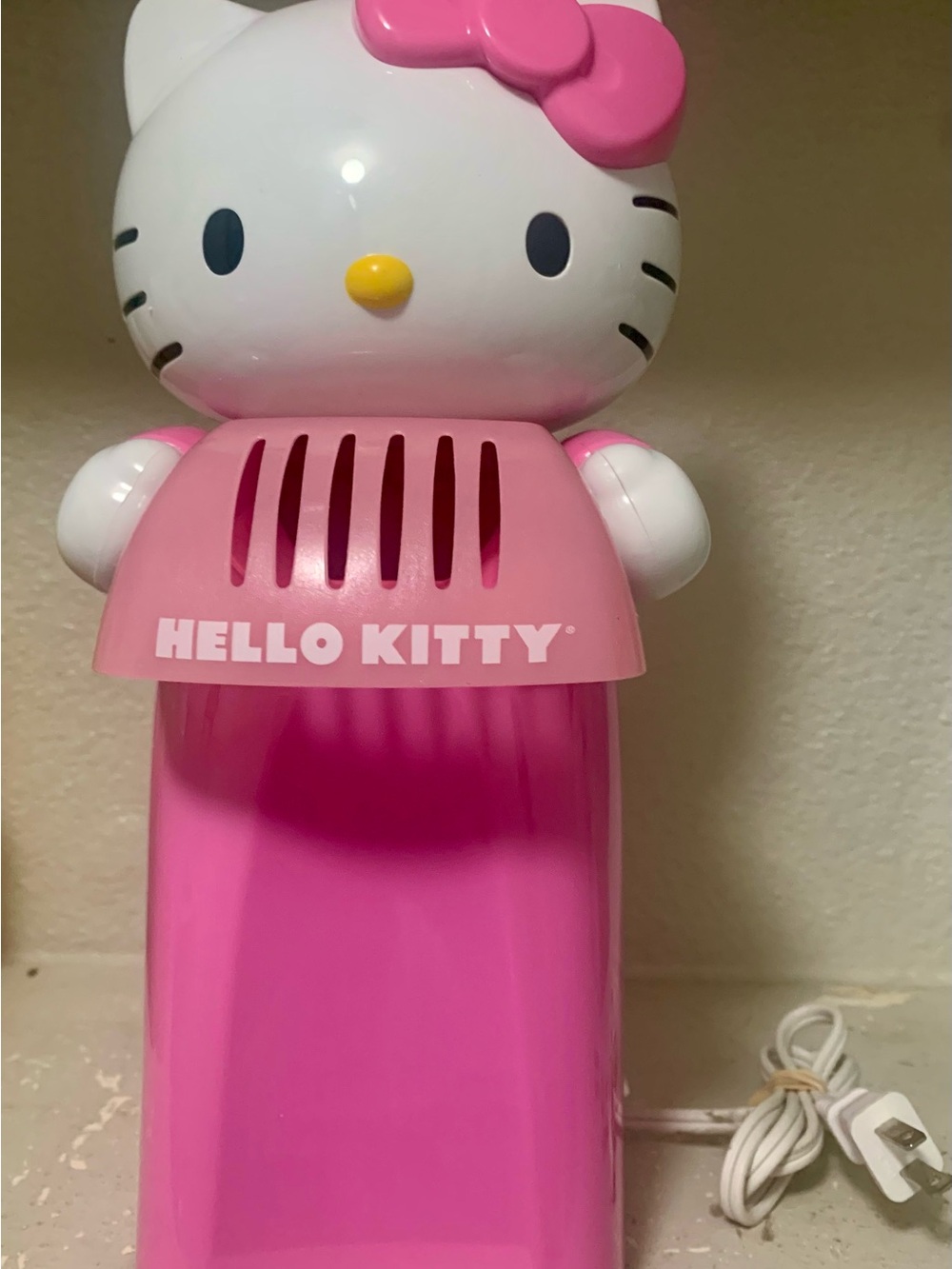 Hello Kitty Hot Pink Popcorn Maker - Picture 2 of 3